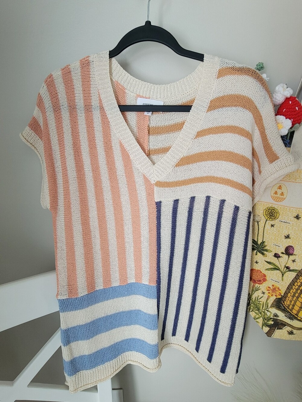 ANINEWEAR Striped V-Neck Sweater Vest/Top in Cream, Pink, Blue Size Small